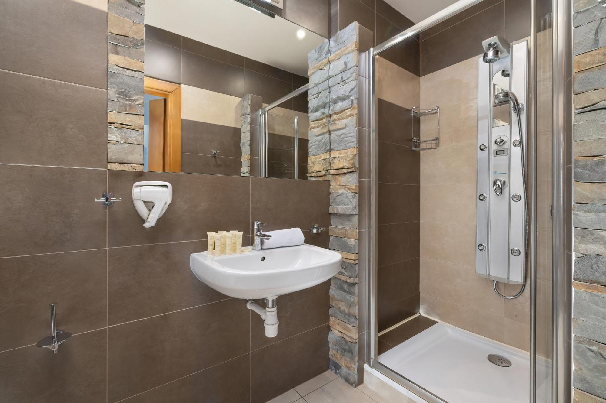 Przestronne Apartamenty W Zakopanem Z Trzema Sypialniami I Parkingiem By Noclegi Renters Exterior photo